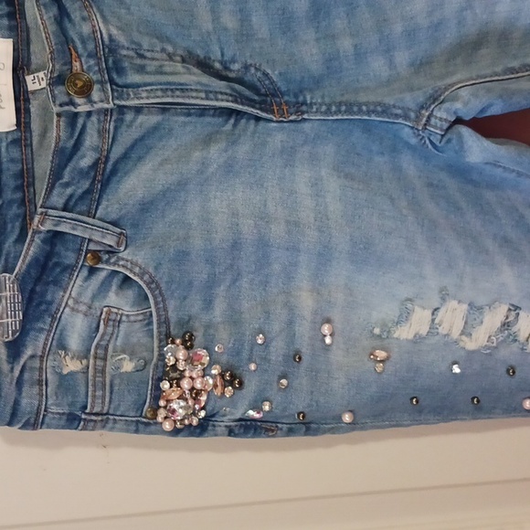 kiss & cry distressed ankle embellished denim jeans - size 11 - medium wash - Picture 3 of 9
